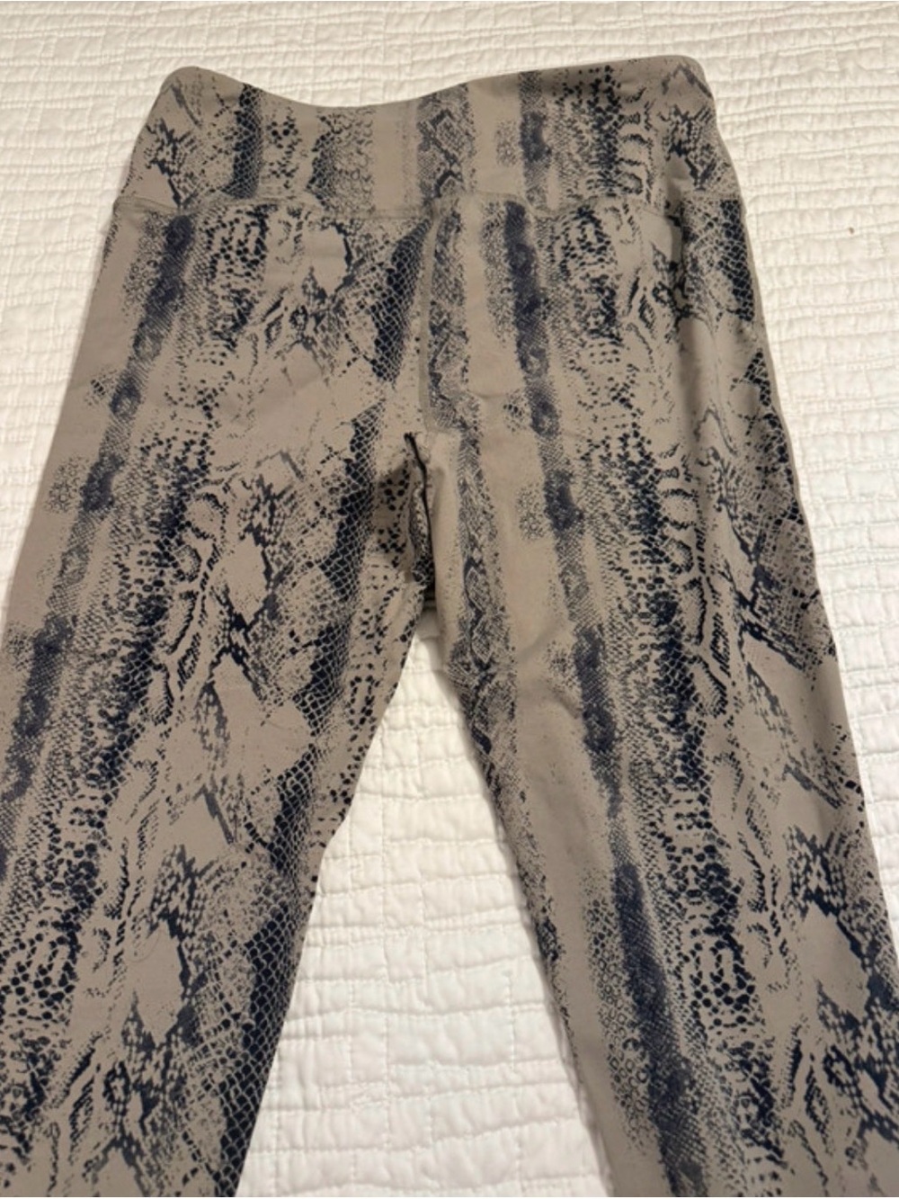 Mono B women’s Snake-Print Leggings in Beige and Black